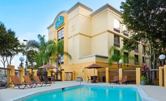 La Quinta Inn & Suites by Wyndham Tampa North I-75