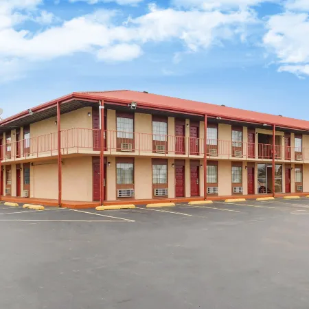 Rodeway Inn Broken Bow-Hochatown Отели в г. Брокен Боу