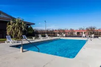 Econo Lodge Inn & Suites Conference Center Dublin