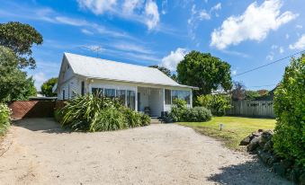 Beachfront Cottages Torquay - Housity