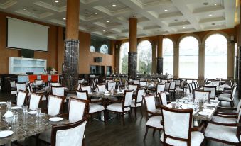 Uva Meridian Bay Resort & Spa - Housity