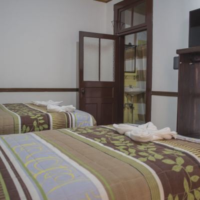 Standard Room With 4 Single Beds