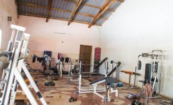 Tropical Suites Hotel - Housity
