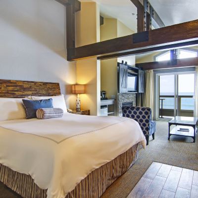 Premium Suite, 1 King Bed, Ocean View (Mavericks Suite)
