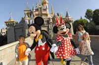 Holiday Inn & Suites ANAHEIM (1 BLK/DISNEYLAND®) by IHG
