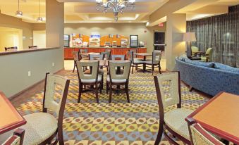 Holiday Inn Express & Suites Searcy