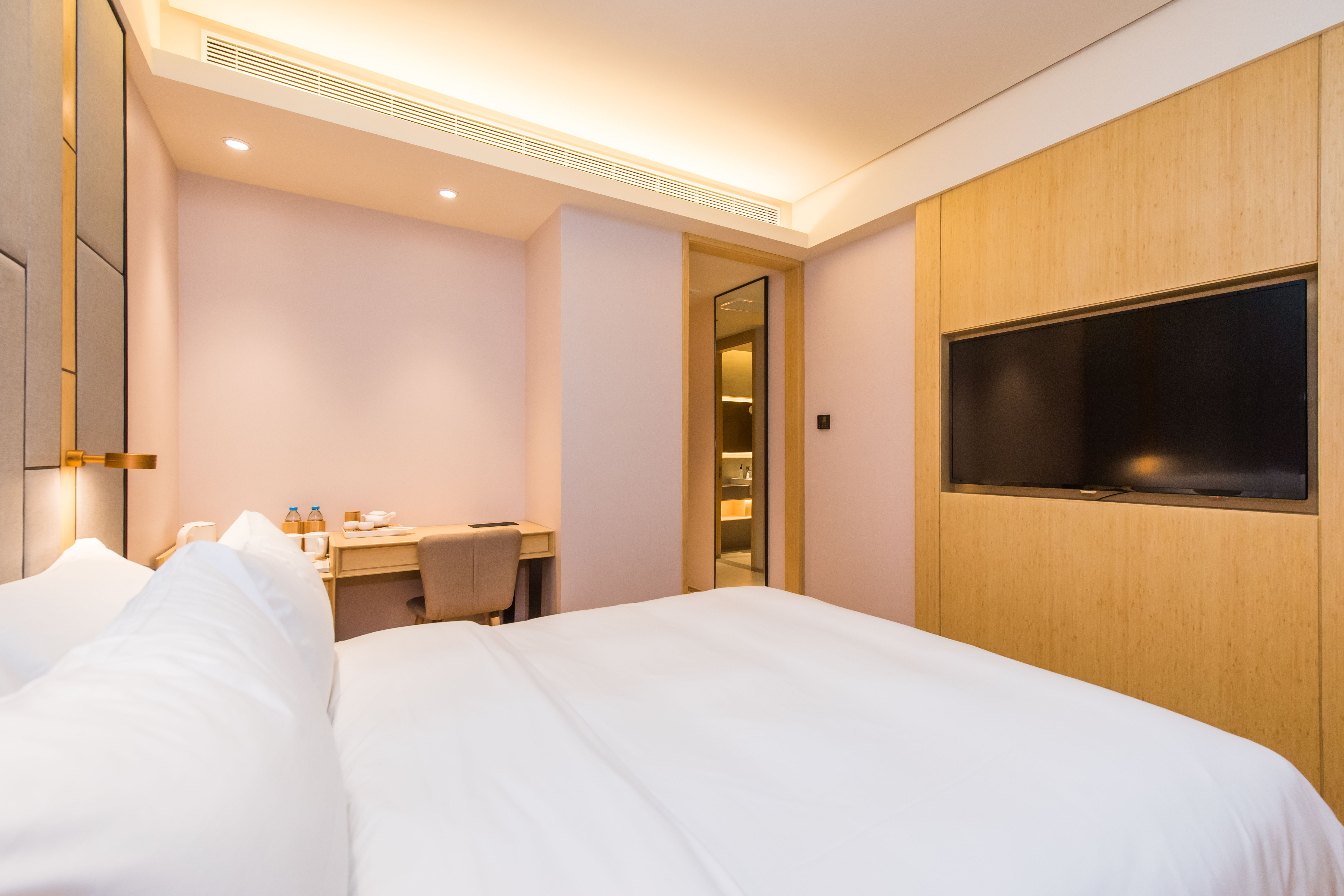 JI Hotel (Suzhou Guanqian Pedestrian Street)King-size bed room