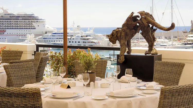 ポート パレス 食事・レストラン