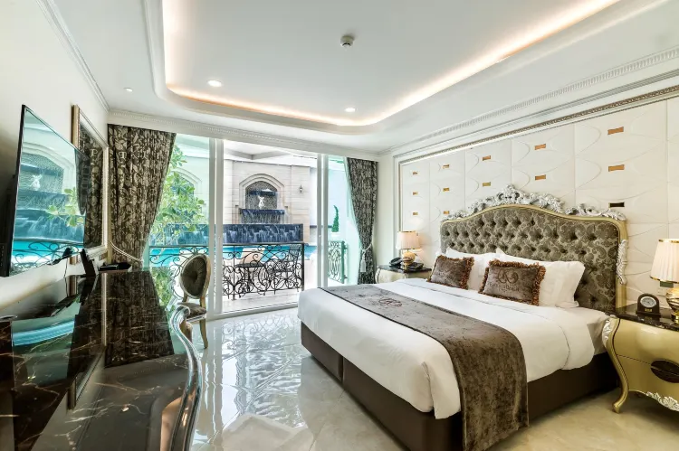 ห้องดีลักซ์ พร้อมทางลงสระว่ายน้ำ