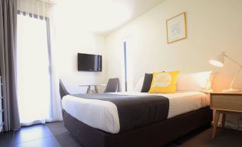 City Edge North Melbourne Apartment Hotel