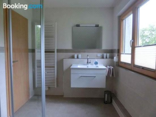 高级一卧室带阳台公寓