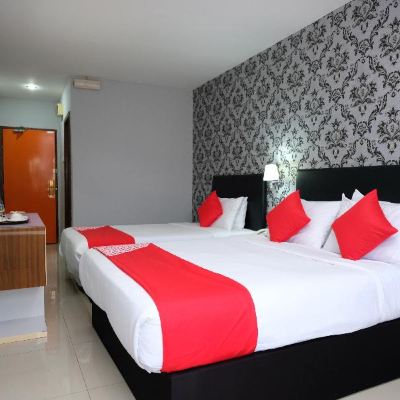 Suite Bertiga Kupon OYO 546 Grand City Hotel