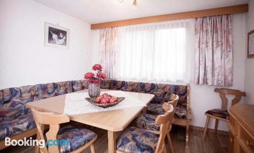 带阳台的三卧室公寓