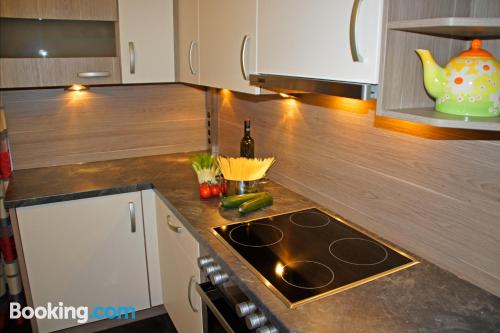 带阳台的两卧室公寓