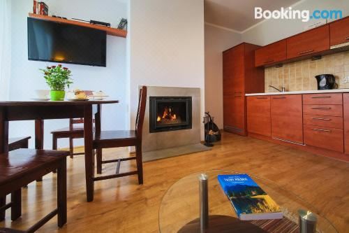 双卧室公寓 - 带阳台和壁炉