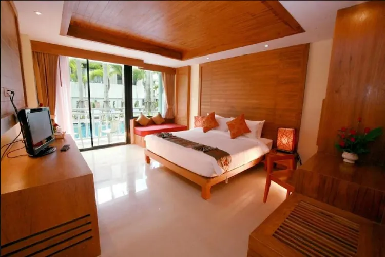 ห้องดีลักซ์ พร้อมทางลงสระว่ายน้ำ