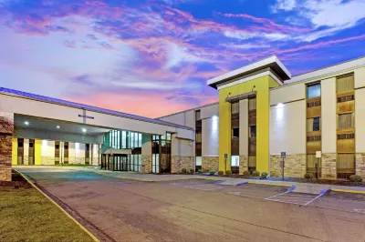 La Quinta Inn & Suites by Wyndham Detroit Metro Airport Hotels in 