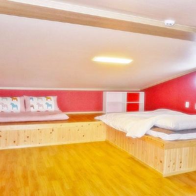 Modern Red Room Duplex 73 sqm