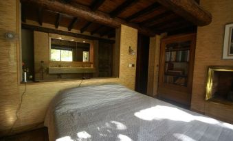 Holiday Home with Private Pool and Large Garden Near Avignon