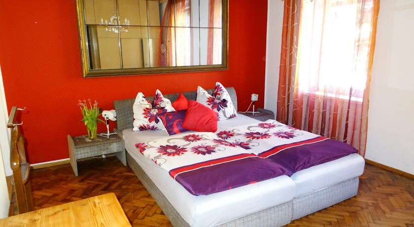 带露台的三卧室公寓