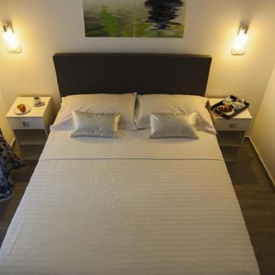 Deluxe Double Room Nirvana Rooms Split Promo Code