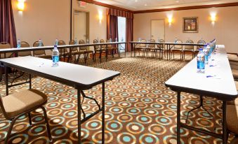 Holiday Inn Express & Suites Cincinnati - Mason