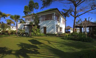 Villa Rosita - Oceanfront, Villa with Cook