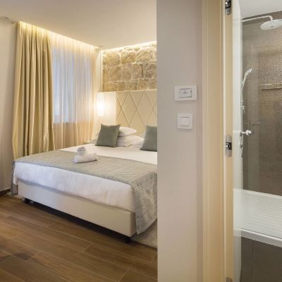 Deluxe Double Room with Balcony 102