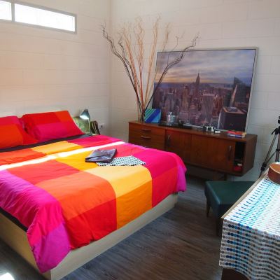 Superior Queen Bed (Retro Room)