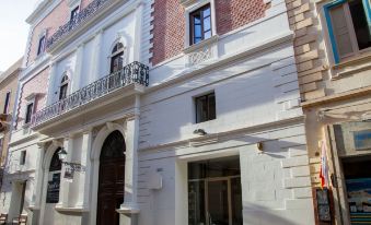 Central Gallery Rooms- Palazzo d'Ali' Staiti XIX