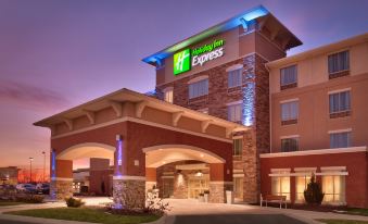 Holiday Inn Express & Suites Overland Park