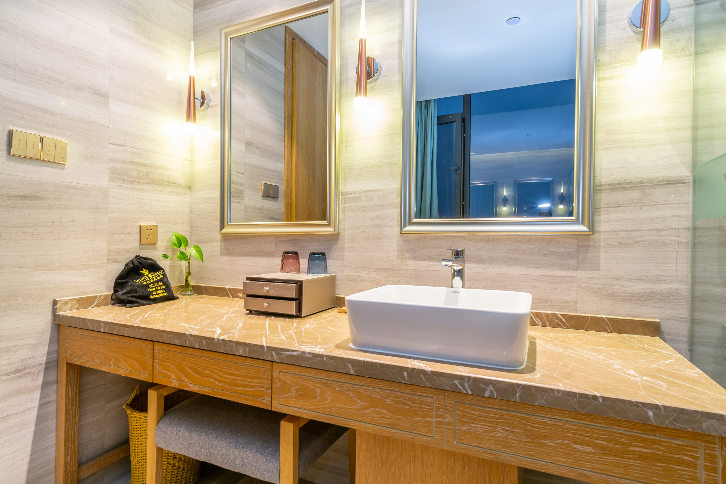 尊享舒睡豪华大床房 （浴缸+小冰箱）