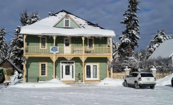 Trails Edge Bed & Breakfast - Housity