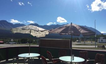 Kluane Park Inn