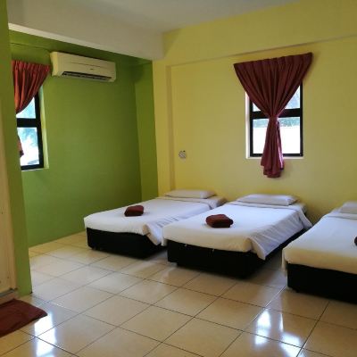 Bilik Deluxe Keluarga Kupon Walk Inn