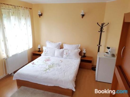 带山景的双人间