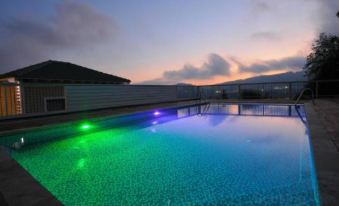 White Suites - Housity