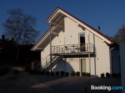 带阳台的两卧室公寓