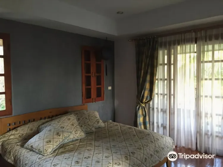 ห้องสแตนดาร์ด เตียงใหญ่ 1 เตียง วิวสวน