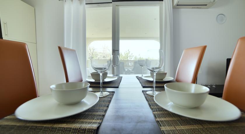 两卧室公寓 - 带露台