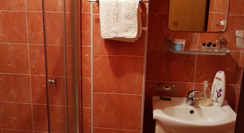 带阳台的三人房