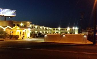 Desert Mirage Inn & Suites
