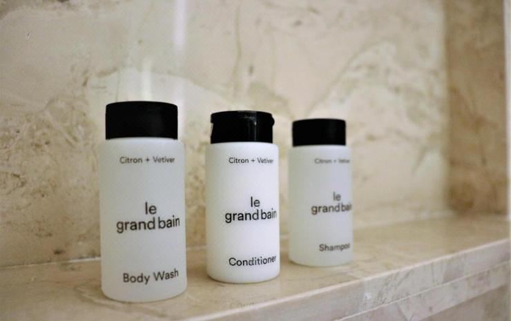 行政豪华特大床房