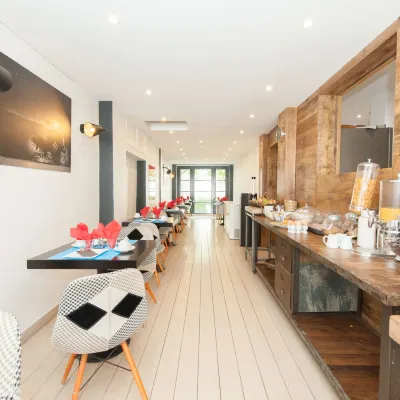Hotel Midi-Zuid Hotels near Zinneke Pis