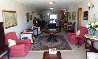a spacious living room with multiple couches and chairs , creating a comfortable and inviting atmosphere at Whale Watchers Inn