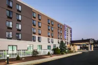 Holiday Inn Express & Suites PROVIDENCE-WOONSOCKET by IHG Отели в г. 