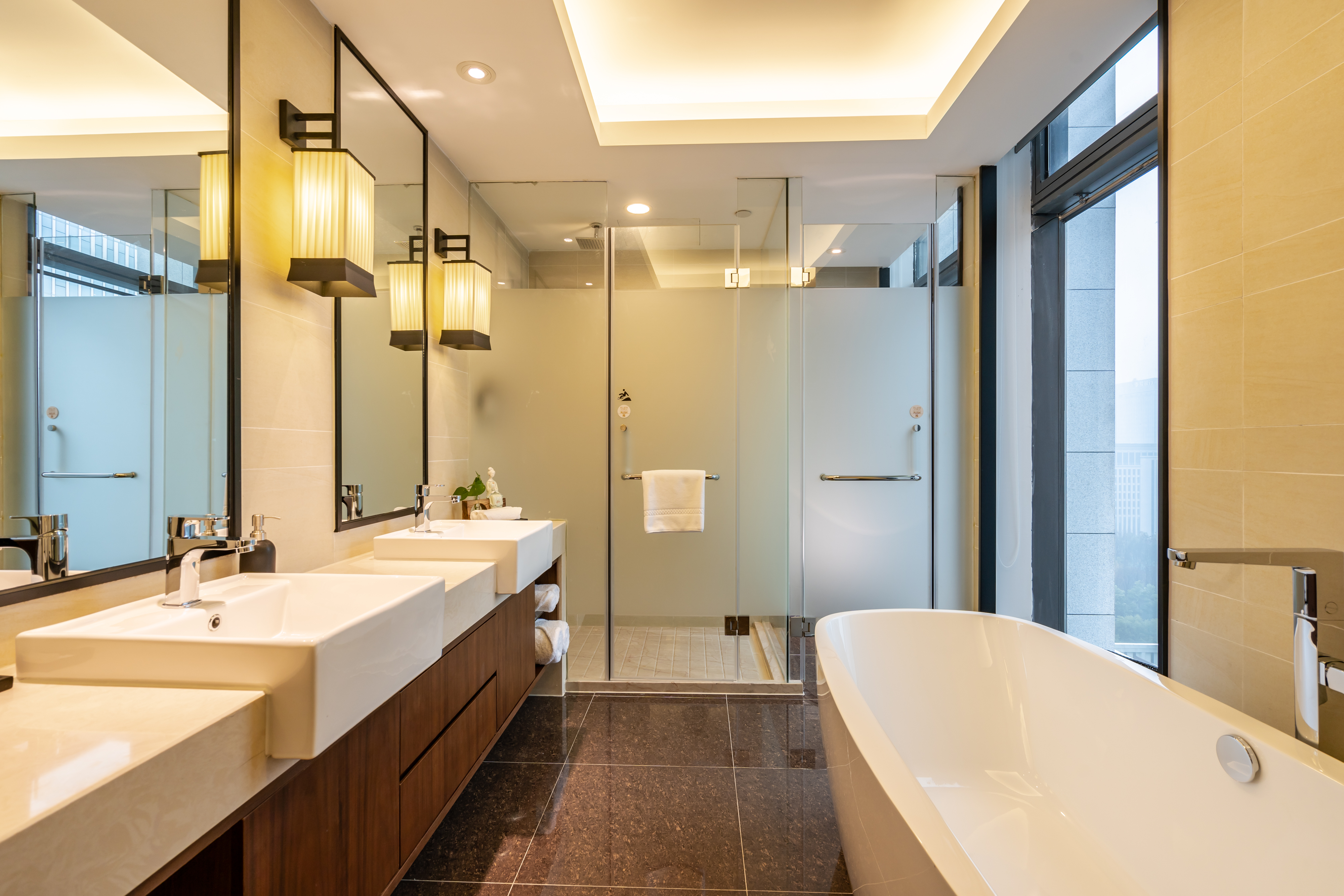 Junting Twin Suite (Two-Bedroom Meeting Space + Tub + Electric Window + Double Sinks)