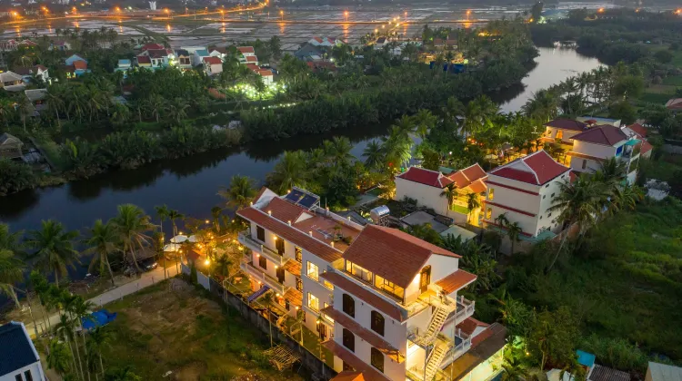 Nipa Riverside Villa - Two Pools 外観