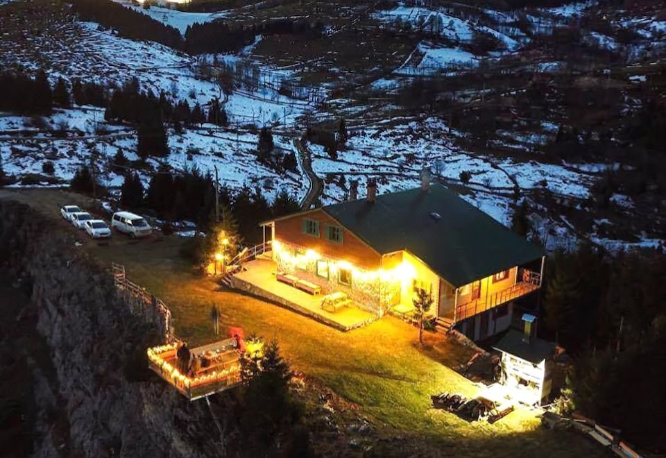 Nayino Dag Evi - Adults Only - Housity