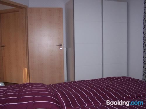 带阳台的两卧室公寓